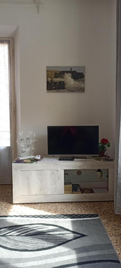 Casa Ilanfra - Appartamenti Gabbiano, Farfalla E Stella Marina بيومبينوا المظهر الخارجي الصورة